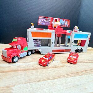 Disney Pixar Cars Mack Hauler Paint Shop Playset HDN03 Rusteze w/ 2 McQueen Cars